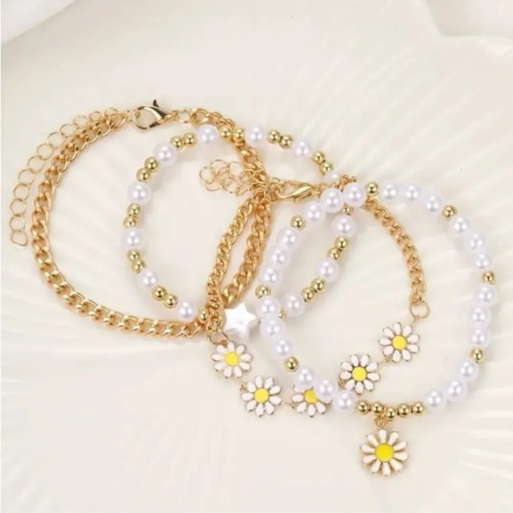 Kinsley Armelle Miss Daisy Pearl Gold Bracelet Set ✨4 bracelets✨Youth NEW